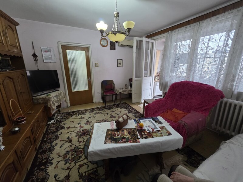 Piata Veteranilor, Iuliu Maniu intersectie Lujerului, 5 minute metrou,