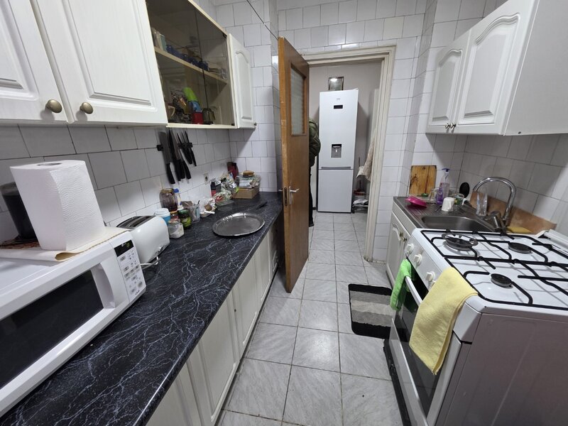 Piata Veteranilor, Iuliu Maniu intersectie Lujerului, 5 minute metrou,