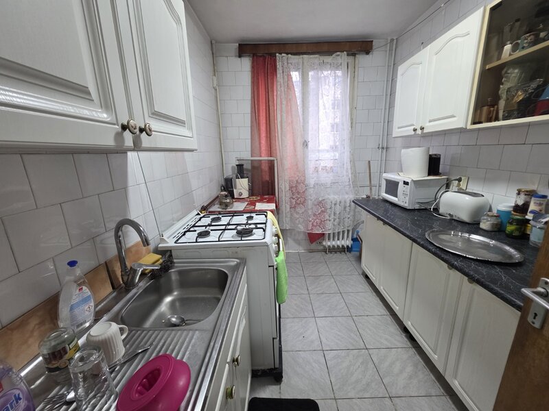 Piata Veteranilor, Iuliu Maniu intersectie Lujerului, 5 minute metrou,