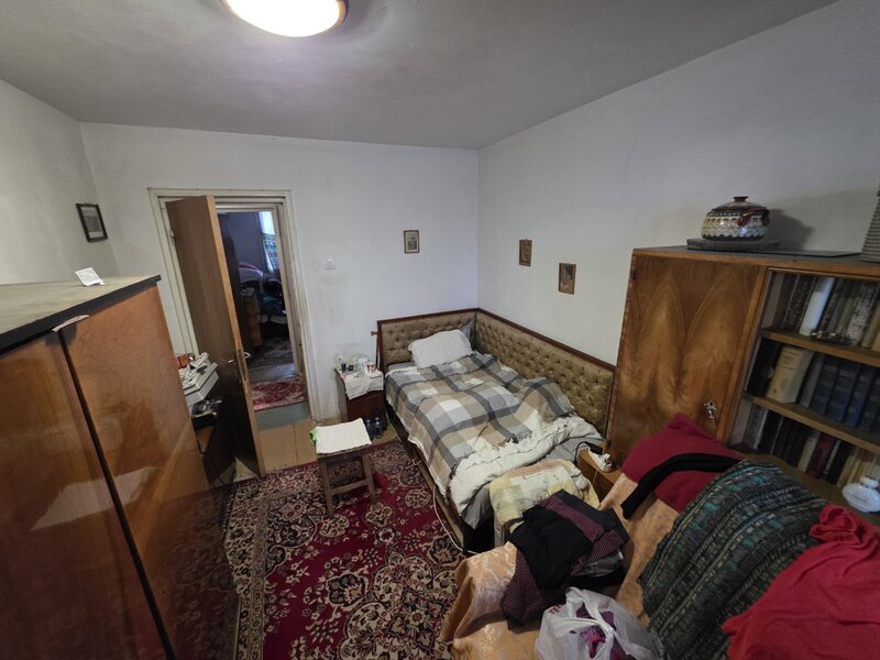 Piata Veteranilor, Iuliu Maniu intersectie Lujerului, 5 minute metrou,