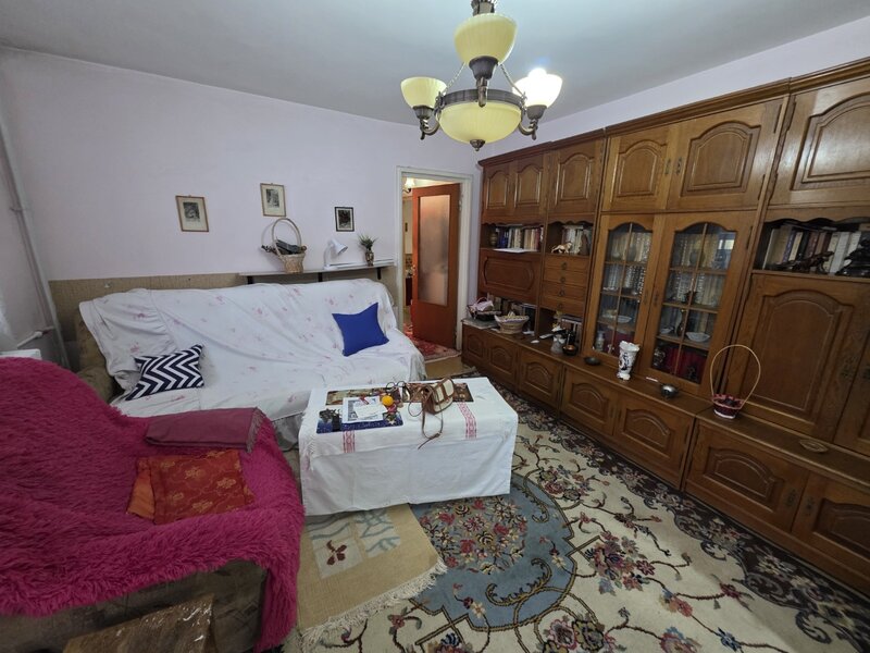 Piata Veteranilor, Iuliu Maniu intersectie Lujerului, 5 minute metrou,